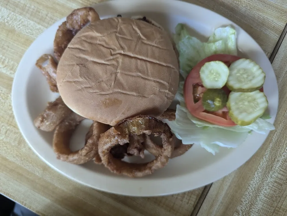 Cheeseburger with Onion Rings